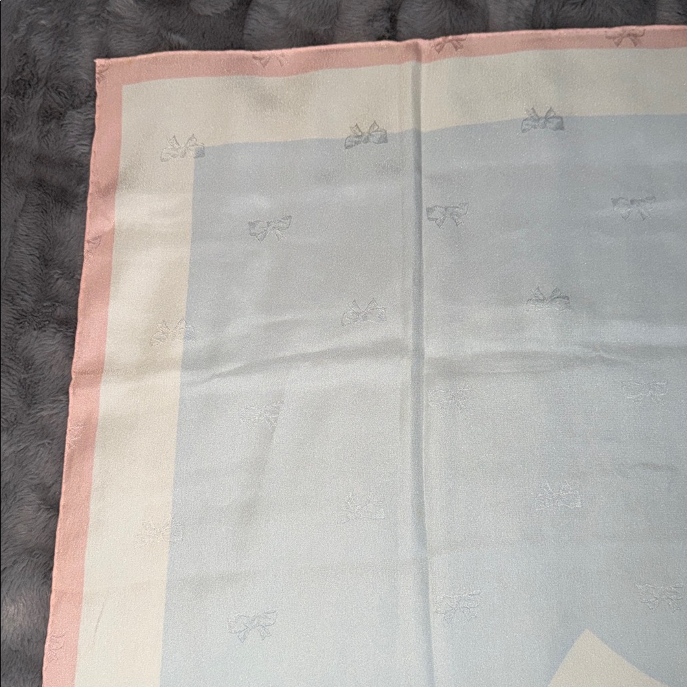 Preloved CHANEL Elegant Cream blue,pink and gray scarf 🧣 color great condition - Picture 4 of 12